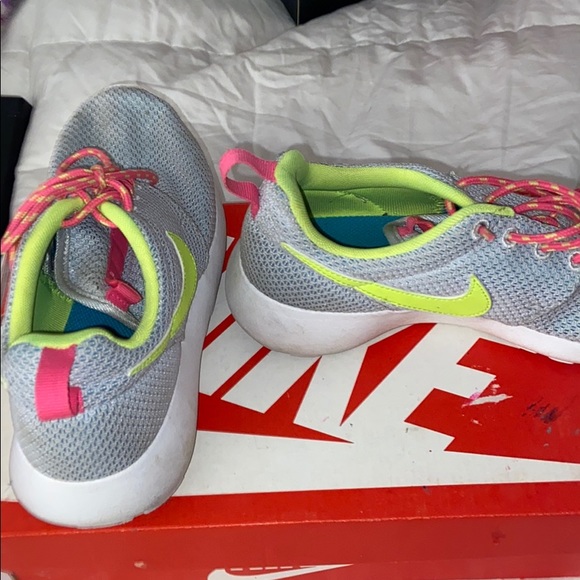 Roshes - Picture 3 of 3